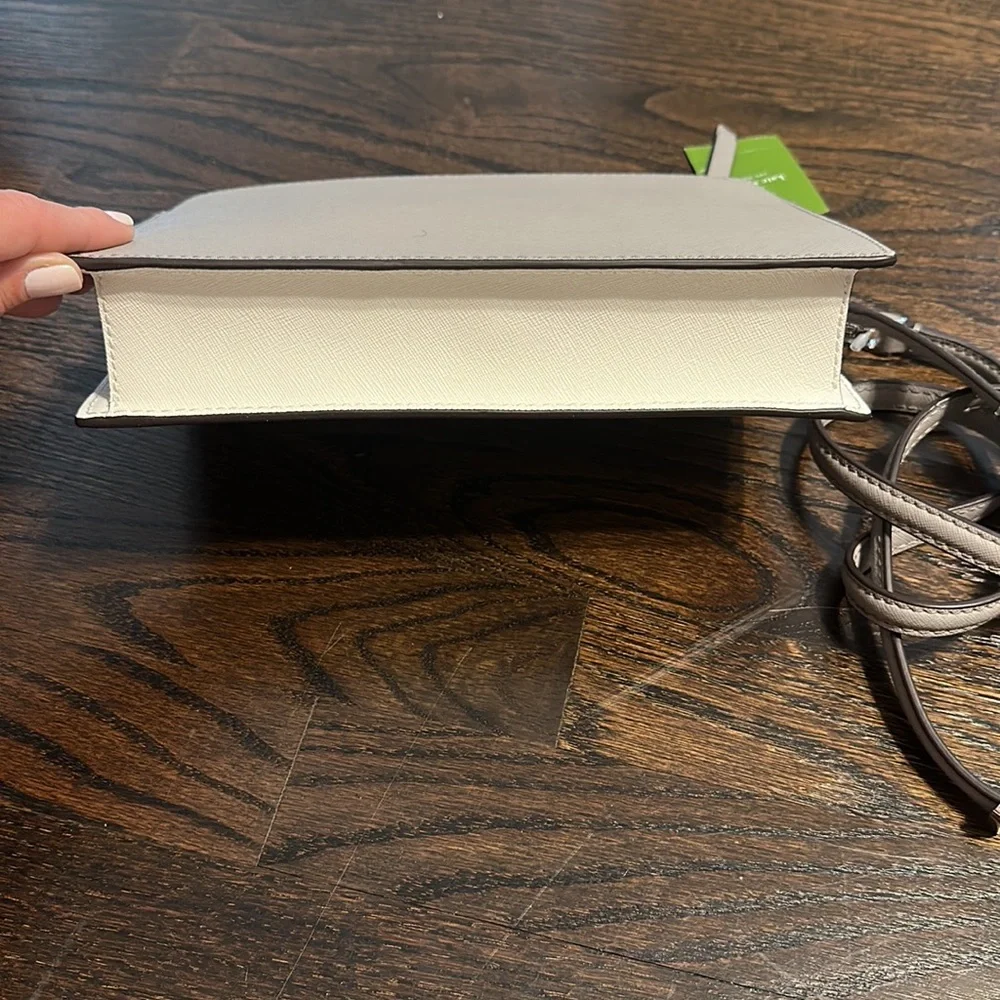 Kate Spade Cross Body 🎉 - Picture 3 of 9